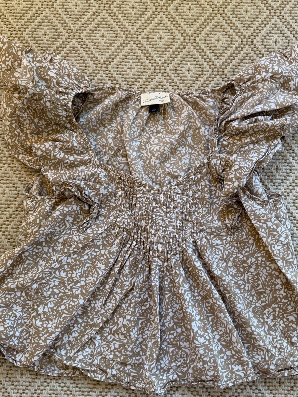 Universal Thread Beige and White Floral Puff-Sleeve Top, Small